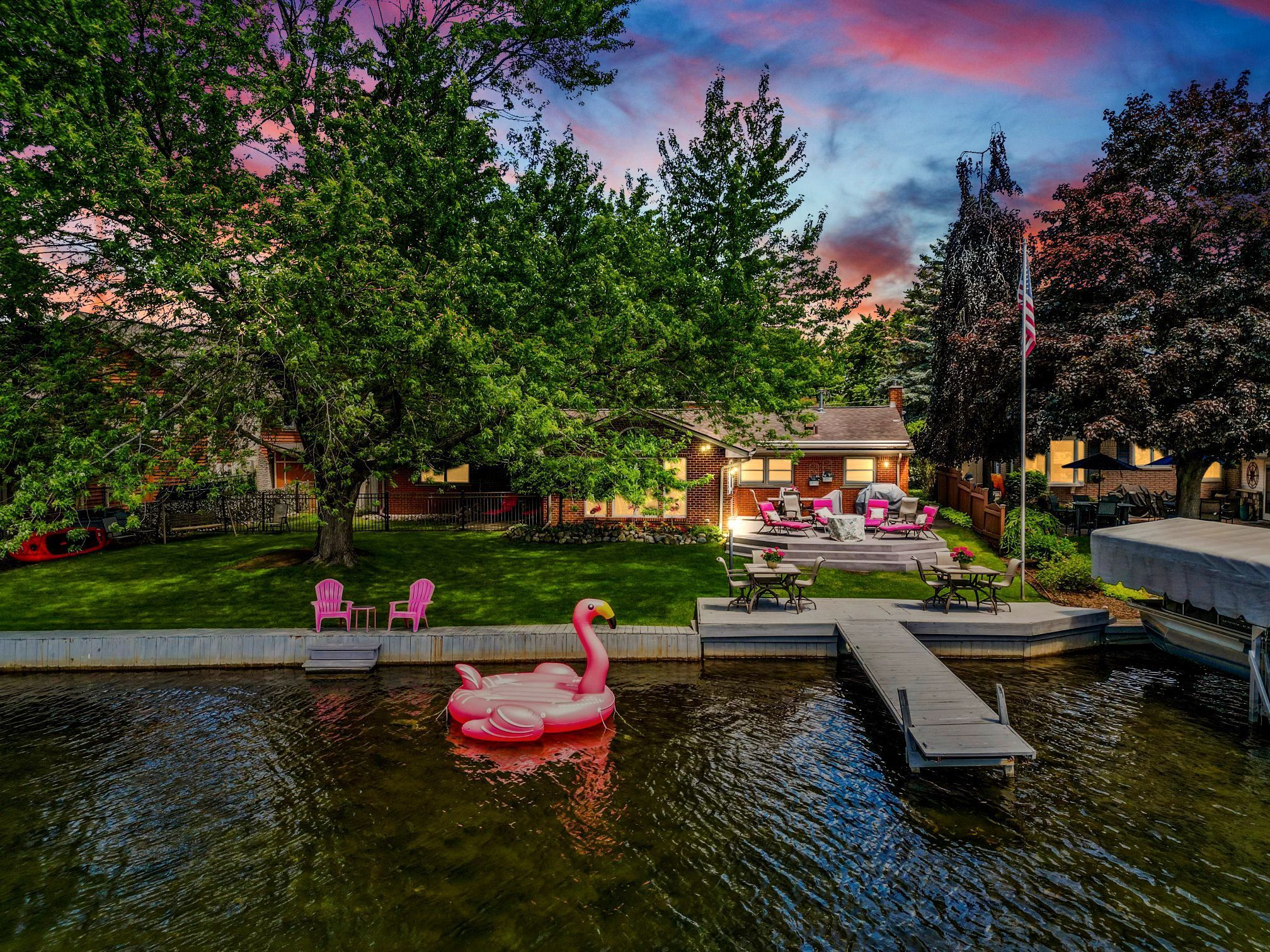 Dill Dr, Waterford, MI 48329