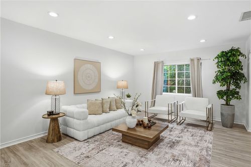 5224 Woodlake Ave, Woodland Hills, CA, 91367-6052 | Card Image