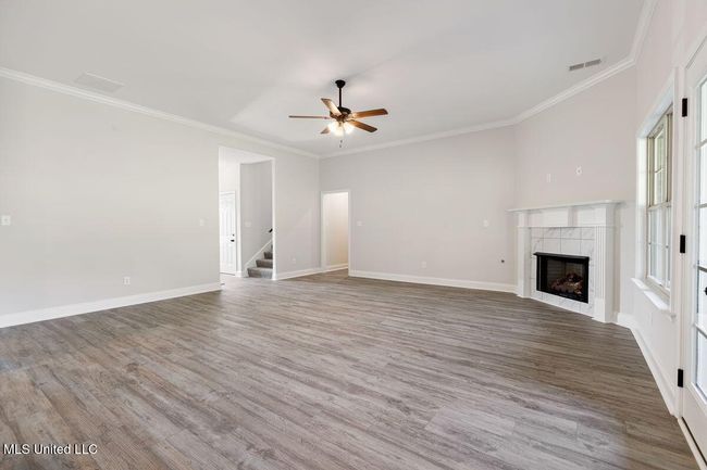 Family Room | Image 9