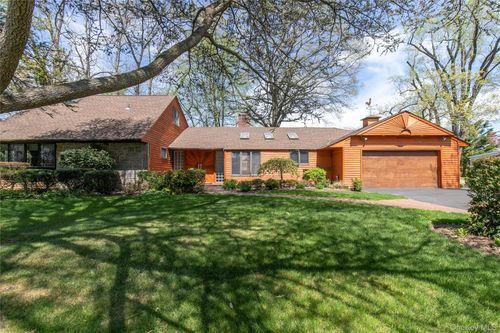 20 Old Farm Rd, Great Neck, NY, 11020-1318 | Card Image