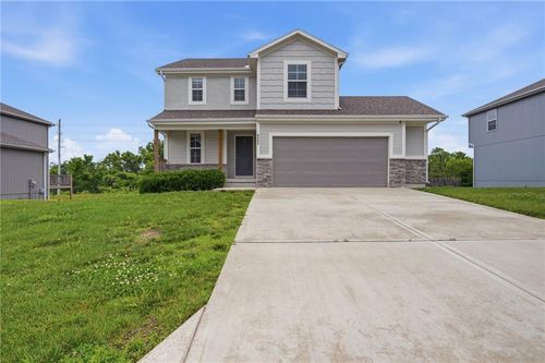 9802 E 219th Cir, Peculiar, MO, 64078-8533 | Card Image