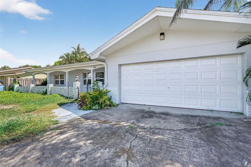 330 90th Ave Ne, St Petersburg, FL, 33702-3250 | Card Image