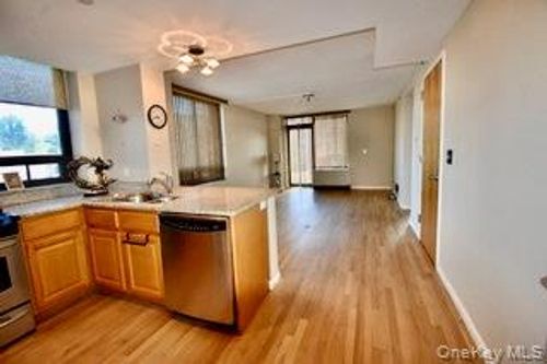 4d-11624 Grosvenor Ln, Richmond Hill, NY, 11418-3453 | Card Image