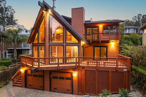 450 Sevilla Ave, El Granada, CA, 94018-8008 | Card Image