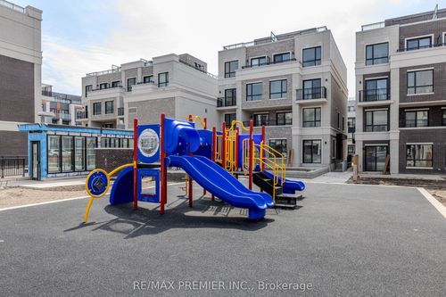 d109-2 Red Squirrel Lane, Richmond Hill, ON, L4S0P5 | Card Image