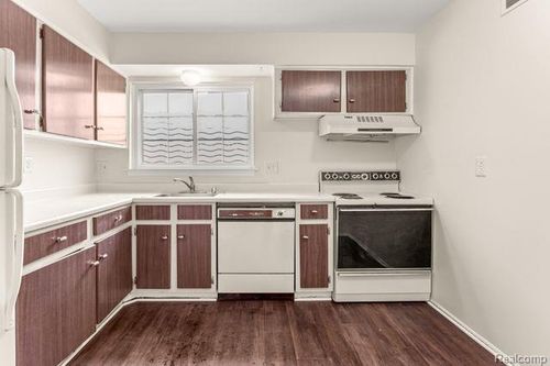 apt-104-25316 Shiawassee Cir, Southfield, MI, 48033-3828 | Card Image