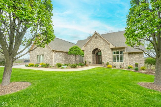 view of front of home featuring brick siding, a front lawn, and roof with shingles | Image 7