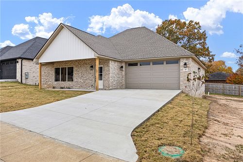 107 Harbor Cir, Russellville, AR, 72802-7020 | Card Image