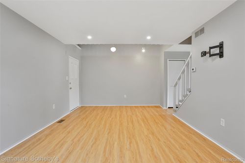 apt-42-5025 Crooks Rd, Royal Oak, MI, 48073-1240 | Card Image