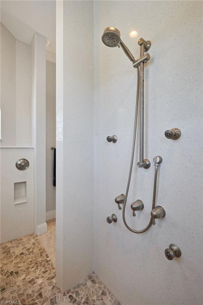 Primary Shower | Image 14