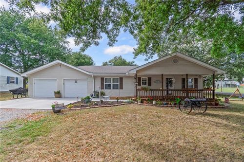 102 S East St, Cameron, MO, 64429-1905 | Card Image