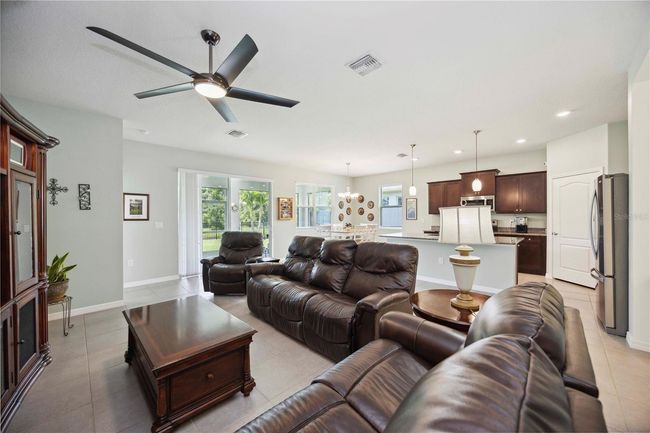 13804 Woodbridge Ter, House other with 3 bedrooms, 2 bathrooms and null parking in LAKEWOOD RANCH FL | Image 8
