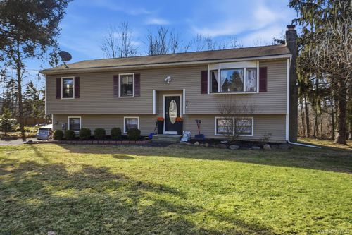 7 Magnolia Dr, Wappingers Falls, NY, 12590-7044 | Card Image