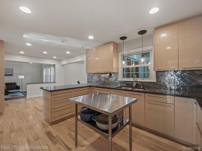 22491 N Nottingham Dr, House other with 4 bedrooms, 3 bathrooms and null parking in Beverly Hills MI | Image 14