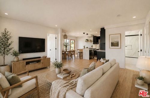4015 Grand View Boulevard, Los Angeles, CA, 90066 | Card Image