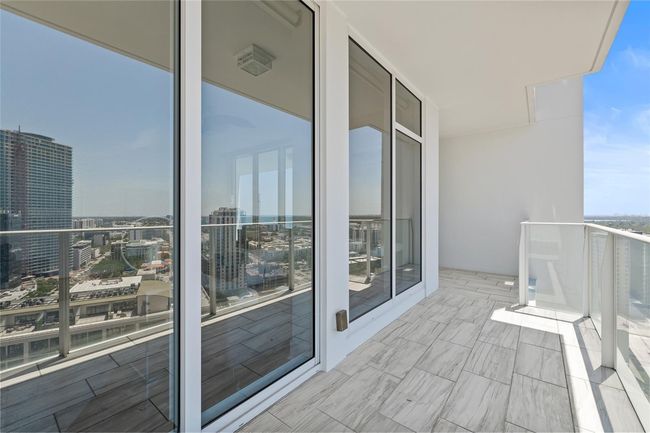 Floor to ceiling window walls and sliding doors | Image 30
