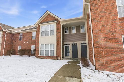 51828 Lionel Ln, Chesterfield, MI, 48051-2332 | Card Image