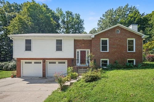 210 Pine Mountain Rd, Clarksville, TN, 37042-8216 | Card Image