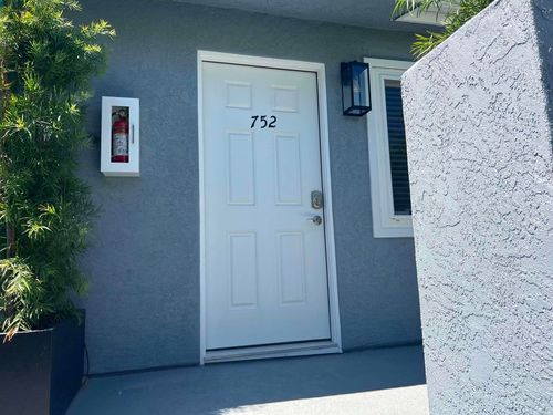752 E Ave, Coronado, CA, 92118-2176 | Card Image
