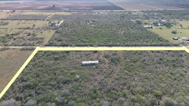 Hackberry Dr, Beeville, TX 78102