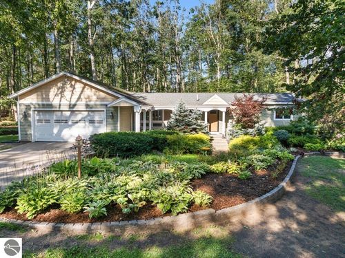 869 Surrey Ln, Petoskey, MI, 49770-9310 | Card Image