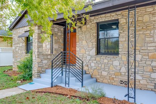 806 Barbara Dr, San Marcos, TX, 78666-7906 | Card Image