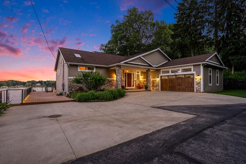 481 Seminole Rd, Norton Shores, MI, 49444-3734 | Card Image