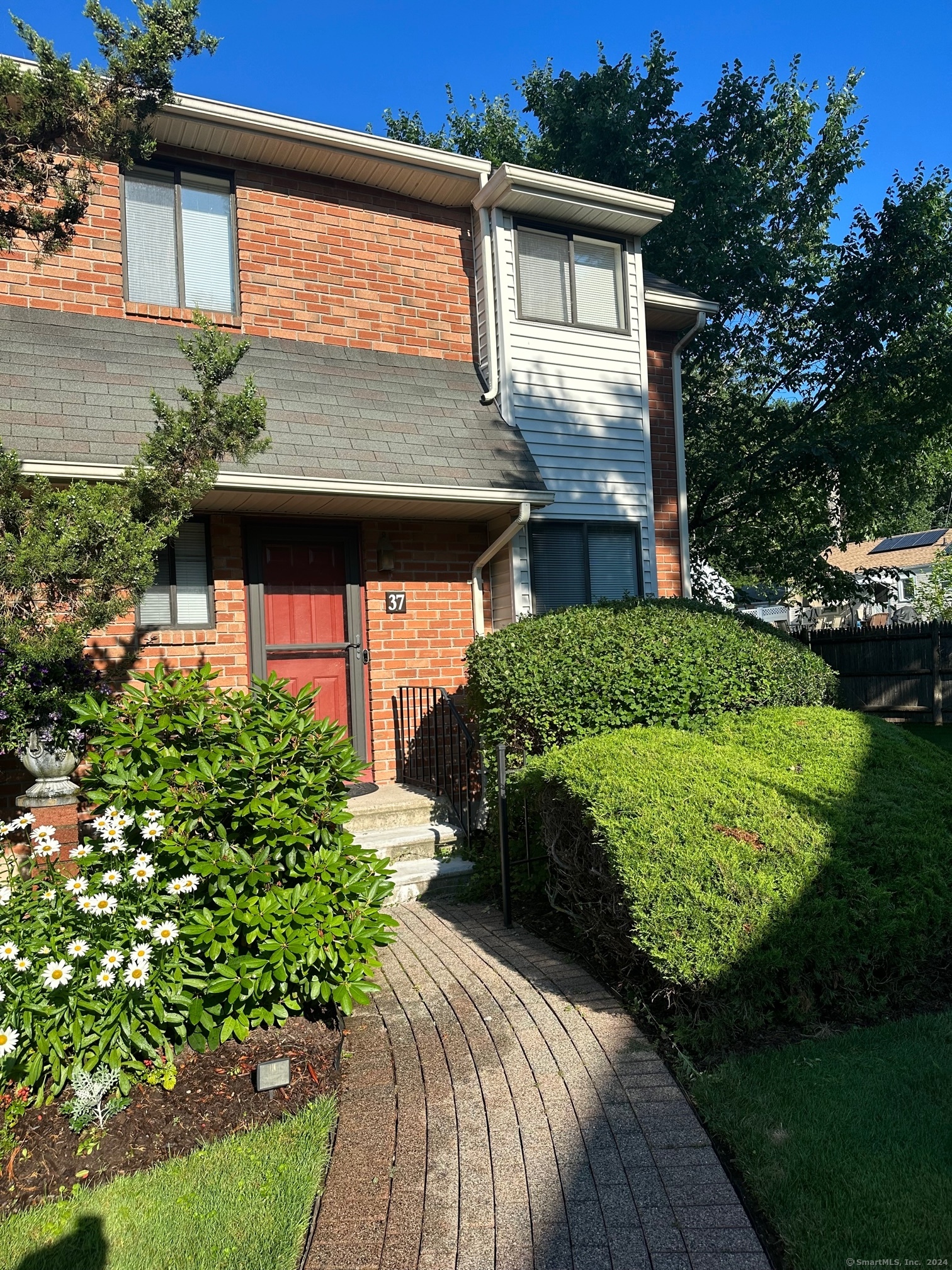 Danforth Ln, West Hartford, CT 06110