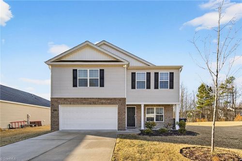 2312 Wilpar Dr, Greensboro, NC, 27406-0040 | Card Image