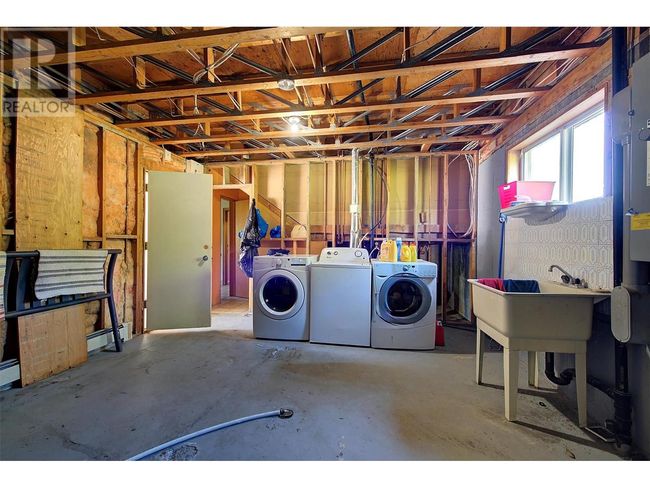 215 Arab Rd, House other with 8 bedrooms, 6 bathrooms and 5 parking in Kelowna BC | Image 31