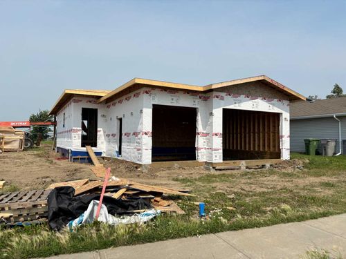6812 35 St, Lloydminster, AB, T9V3T2 | Card Image