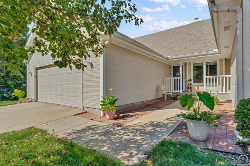 54-3101 Wanamaker Dr, Topeka, KS, 66614-5331 | Card Image