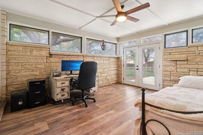 503 Mockingbird Ln, House other with 3 bedrooms, 2 bathrooms and null parking in Devine TX | Image 14