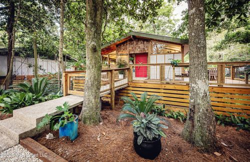 1103 Le Voyageur Dr, Ocean Springs, MS, 39564-2822 | Card Image