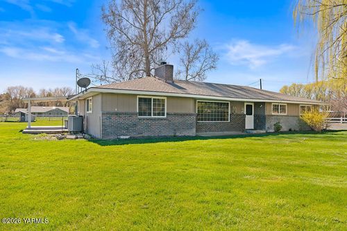 12106 Wide Hollow Rd, Yakima, WA, 98908-8096 | Card Image