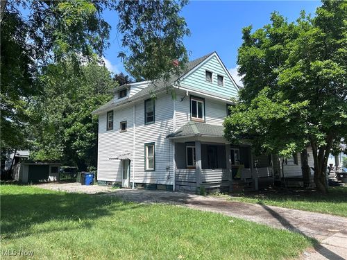 3952 E 74th St, Cleveland, OH, 44105-3883 | Card Image