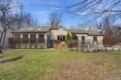 12913 9 Mile Rd, South Lyon, MI, 48178-8132 | Card Image