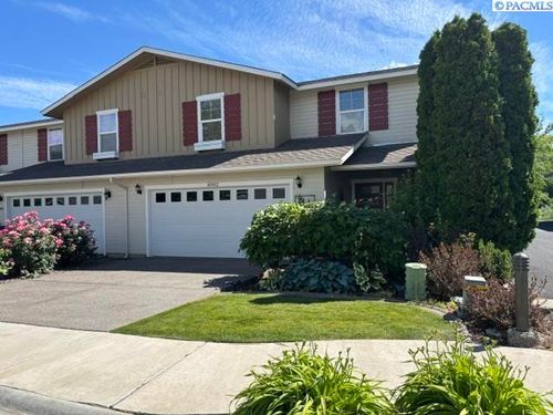 8002 Vialago Pkwy, Zillah, WA, 98930 | Card Image