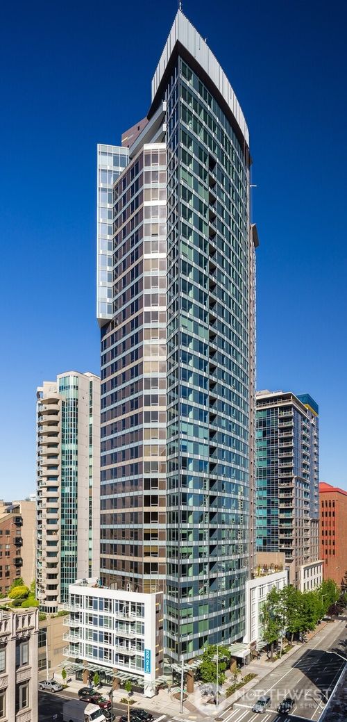 3305-2015 2nd Ave, Seattle, WA, 98121-4012 | Card Image