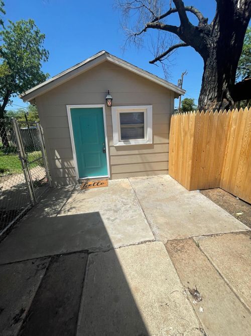 rear-2118 27th St, Lubbock, TX, 79411-1402 | Card Image