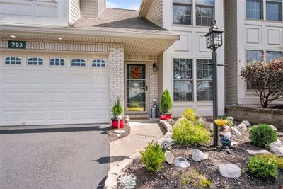 703 Manor Dr, Condo with 3 bedrooms, 2 bathrooms and 2 parking in Collier Twp PA | Image 2