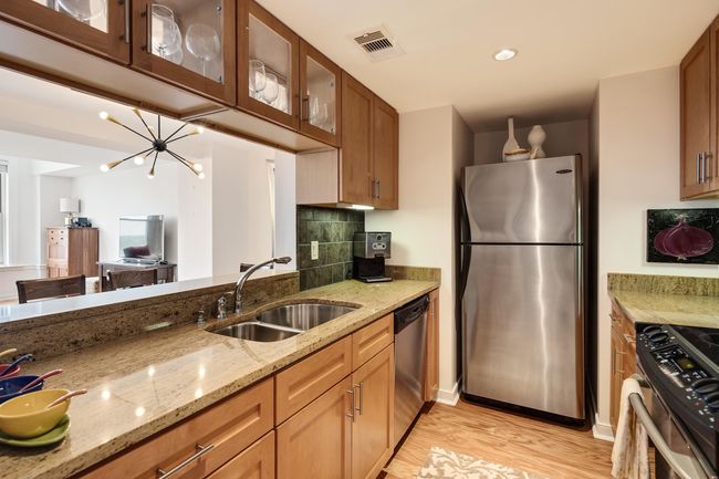 APT-1004 - 66 Monroe Ave, Condo with 2 bedrooms, 2 bathrooms and null parking in Memphis TN | Image 13