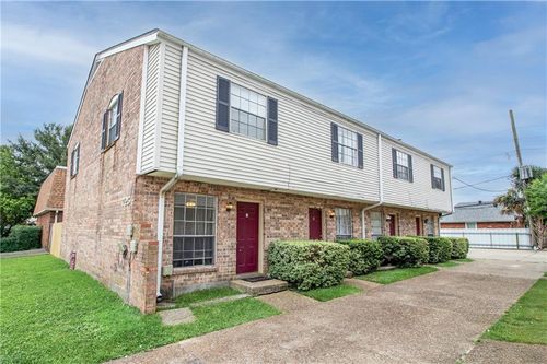 725 Vouray Dr, Kenner, LA, 70065-1813 | Card Image