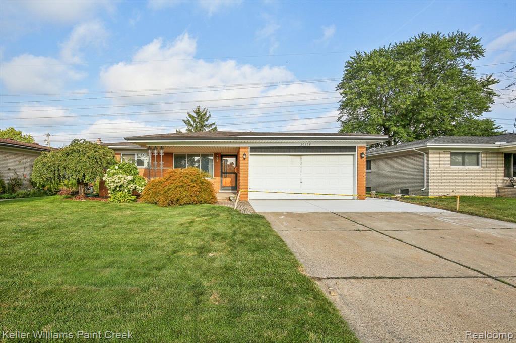 Clifford Dr, Sterling Heights, MI 48312