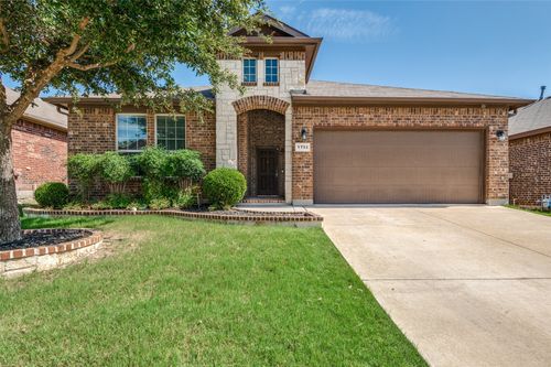 1733 Kachina Lodge Rd, Fort Worth, TX, 76131-2428 | Card Image