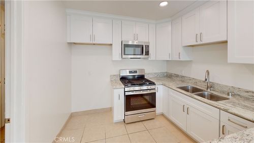 2-16552 Goldenwest St, Huntington Beach, CA, 92647-4415 | Card Image