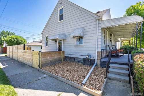 19801 Avalon St, Saint Clair Shores, MI, 48080-1706 | Card Image