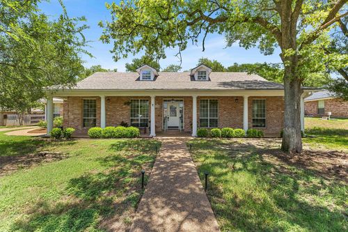 105 Lost Oaks Dr, Waco, TX, 76705-1743 | Card Image
