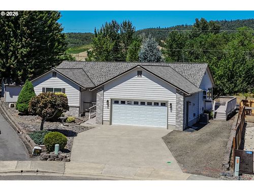 117 Nw Romayo Ct, Winston, OR, 97496-7508 | Card Image