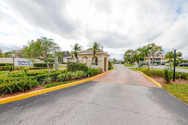 103 - 1540 Se Royal Green Cir, Condo with 2 bedrooms, 2 bathrooms and null parking in Port St. Lucie FL | Image 28